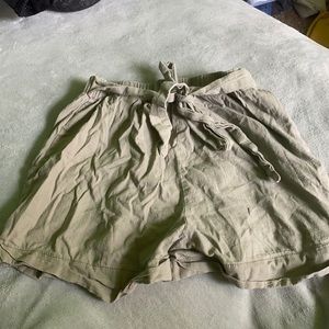 Army Green Adjustable Tied Shorts